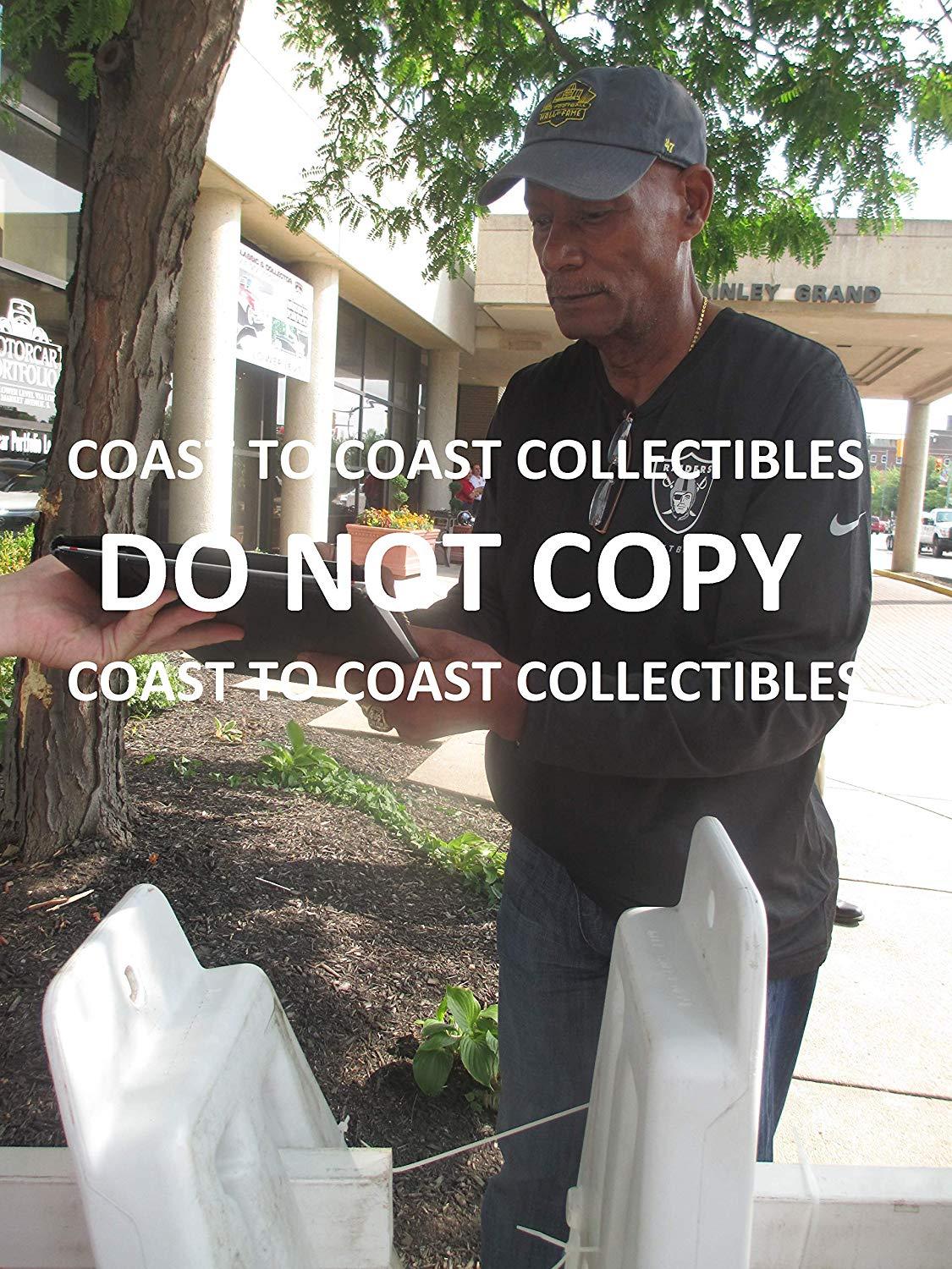 Willie Brown Oakland Raiders signed autographed, 8x10 Photo, COA with the proof photo will be included.