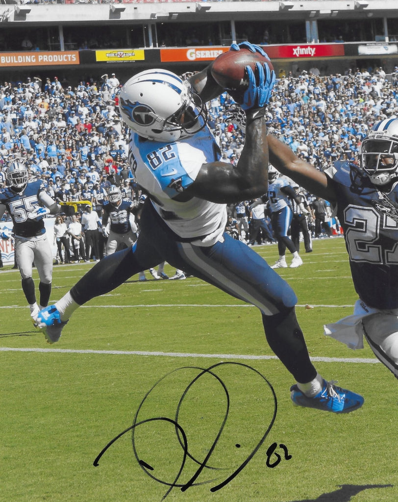 Delanie Walker signed Tennessee Titans football 8x10 photo Proof autographed..