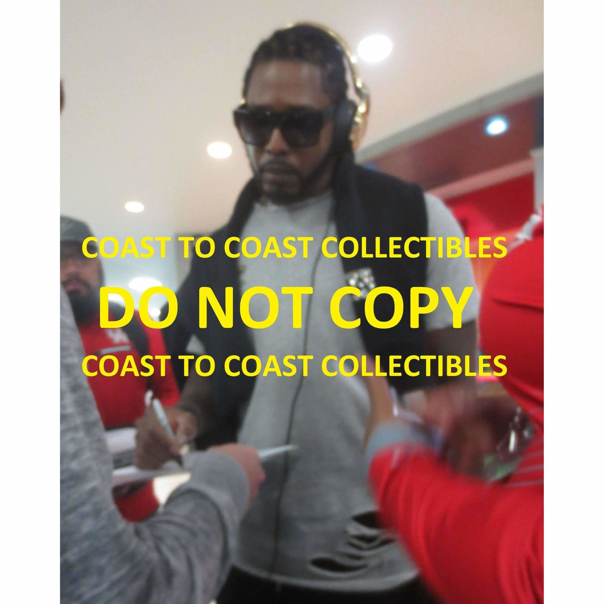 Dwayne Bowe, Kansas City Chiefs, Signed, Autographed, 8X10 Photo, a COA with the Proof Photo of Dwayne Signing Will Be Included..