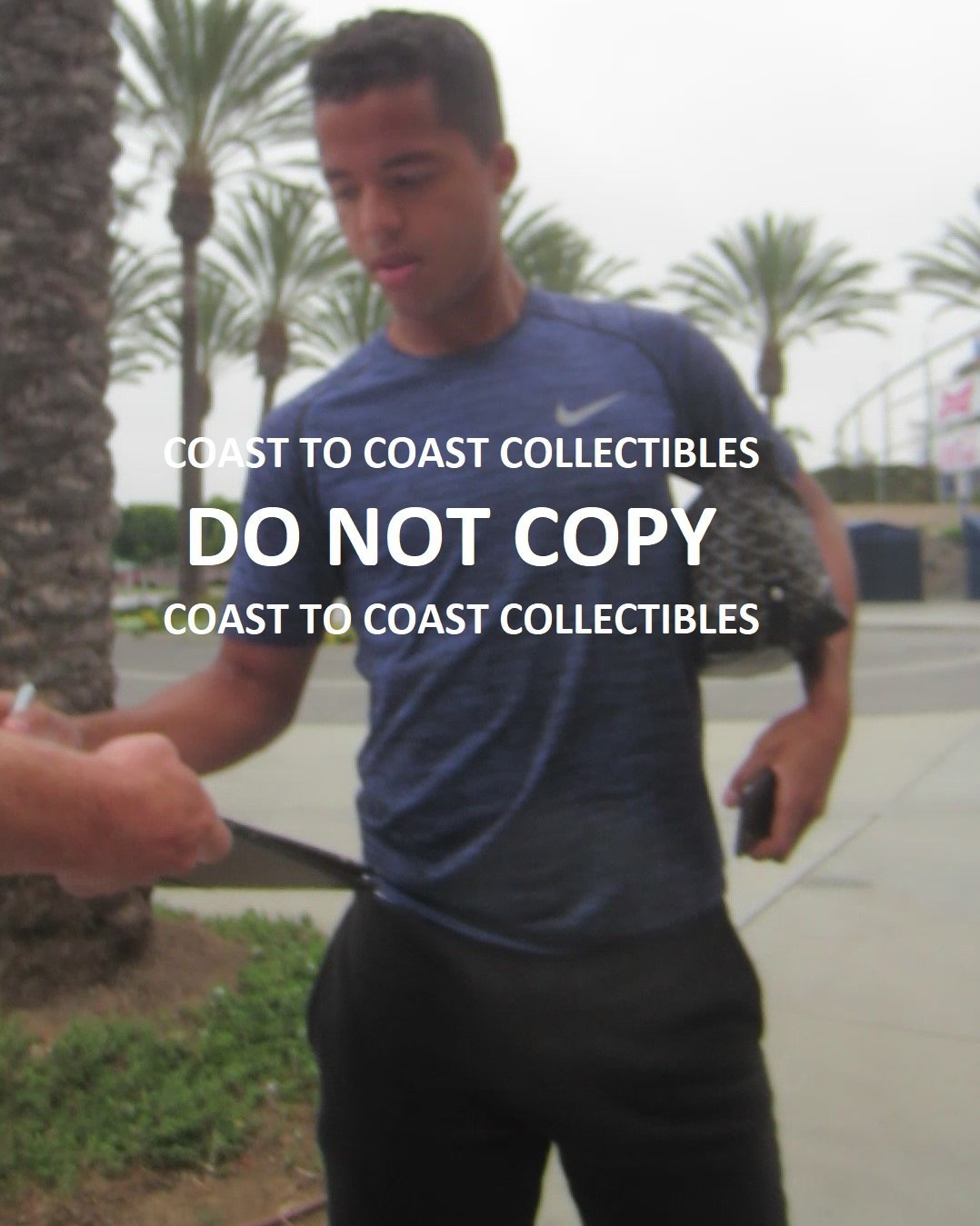 Giovani Dos Santos, Los Angeles Galaxy, signed, autographed, Soccer 8x10 Photo, Coa with the Proof Photo will be included.