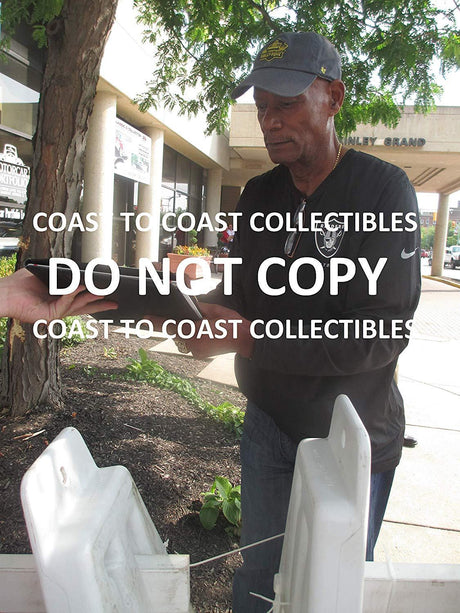 Willie Brown Oakland Raiders signed autographed, 8x10 Photo, COA with the proof photo will be included.