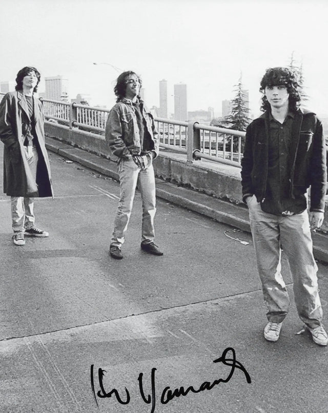 Hiro Yamamoto Soundgarden bassist signed 8x10 photo COA (Chris Cornell) Rare. STAR