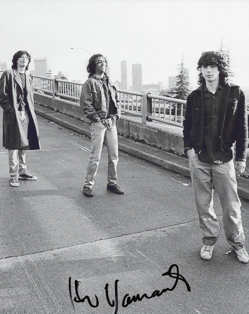 Hiro Yamamoto Soundgarden bassist signed 8x10 photo COA (Chris Cornell) Rare. STAR
