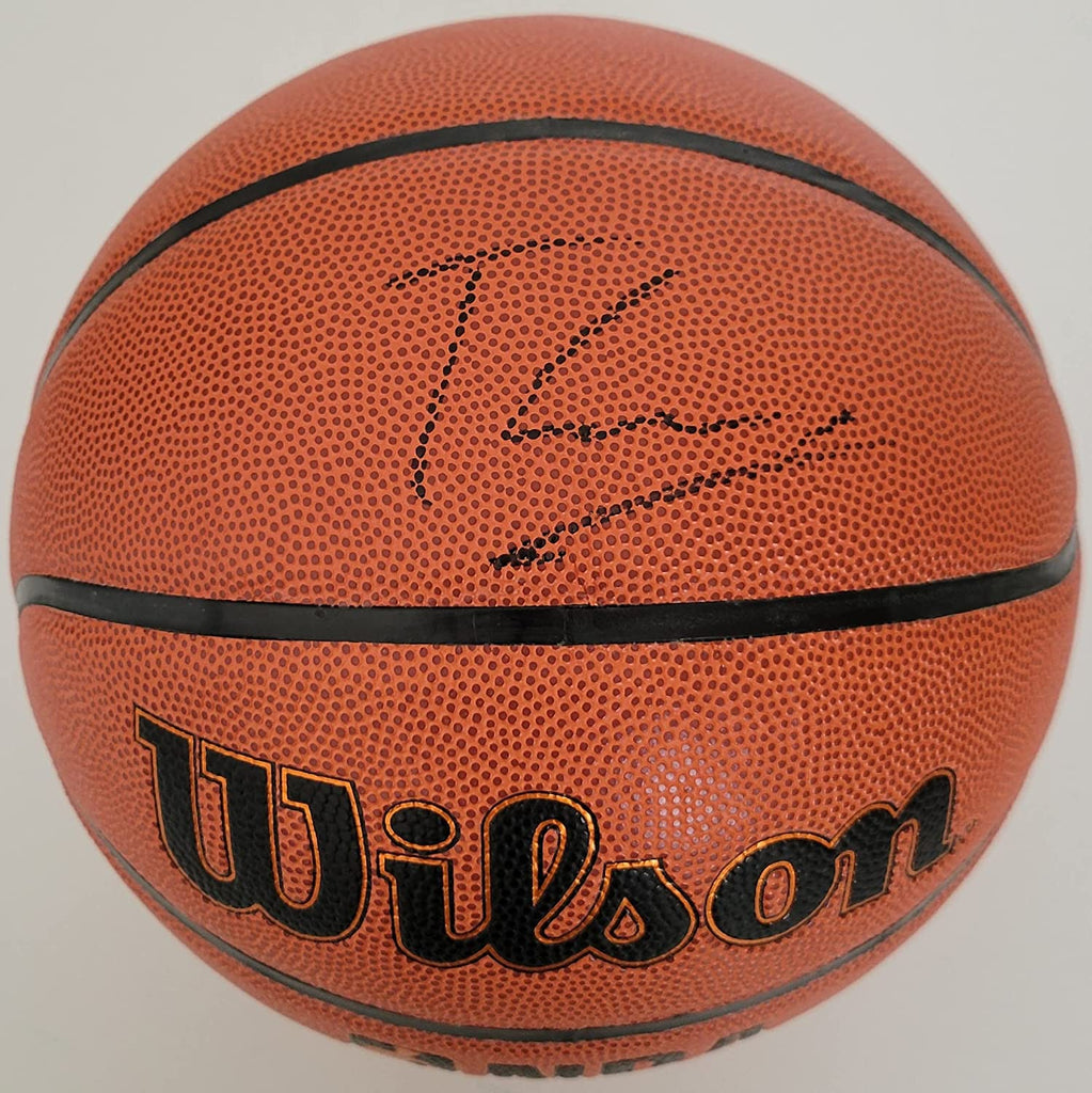 Kristaps Porzingis Mavericks NY Knicks signed NBA Basketball proof Beckett COA autograph