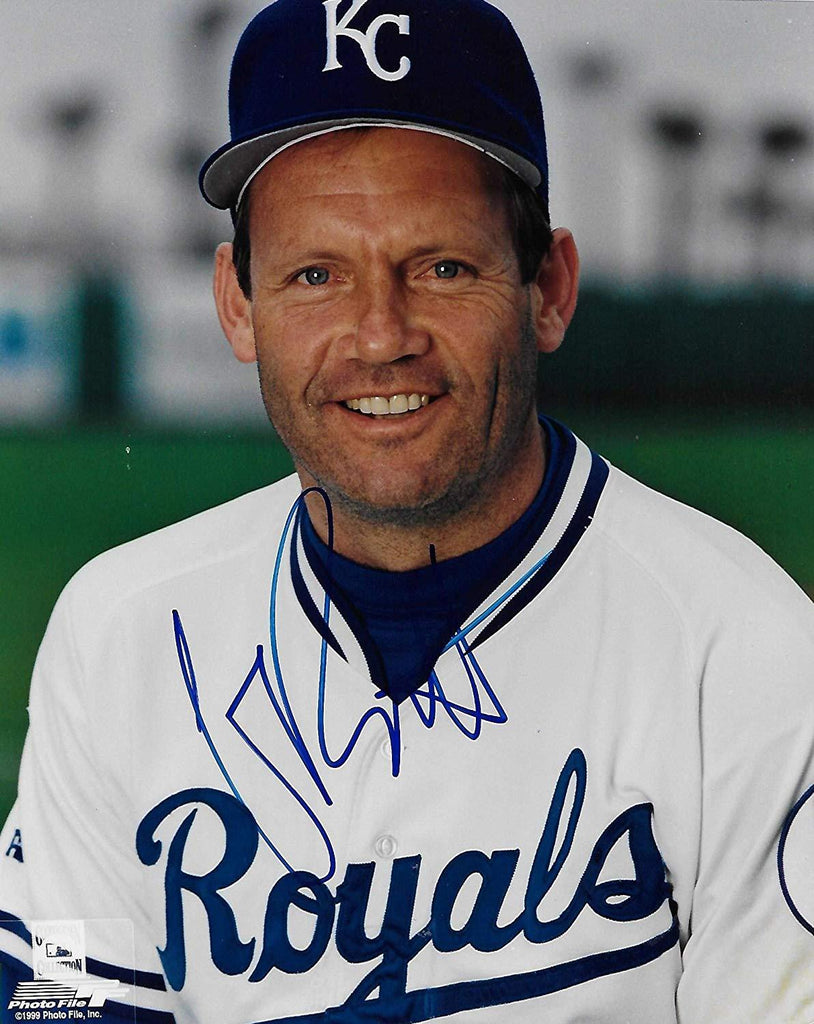 George Brett Kansas City Royals signed autographed, 8x10 Photo, COA will be included.