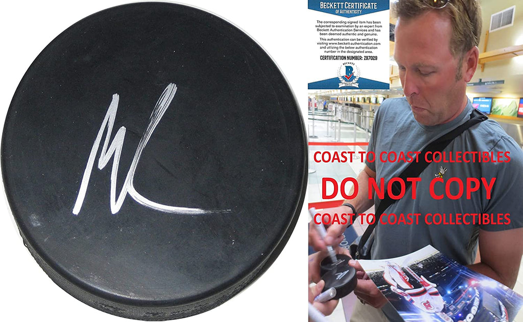 Martin Brodeur New Jersey Devils Blues signed Hockey puck proof Becket COA autographed