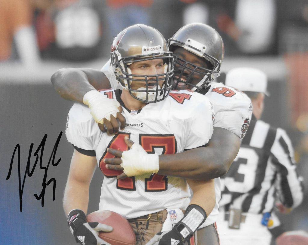 John Lynch signed Tampa Bay Buccaneers football 8x10 photo COA proof autographed..